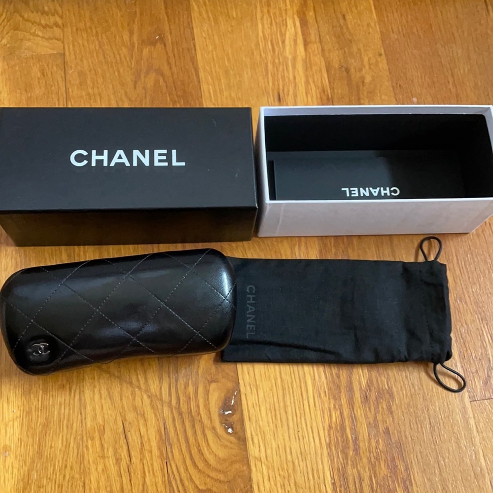100% authentic Chanel sunglasses case - Picture 1 of 6
